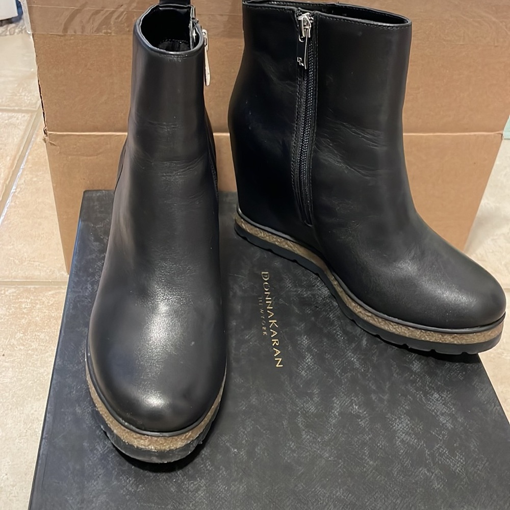 Donna Karan new black calf leather US8 boots